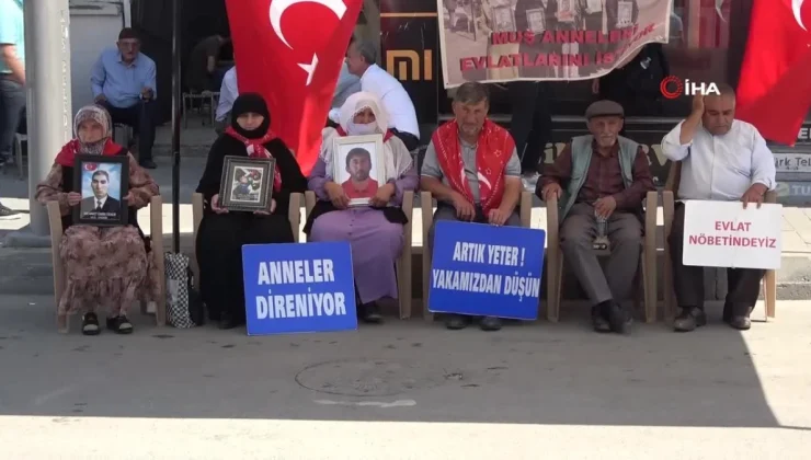 Acılı anne: ‘Oğlumu liseden alıp eline silah tutuşturdular’