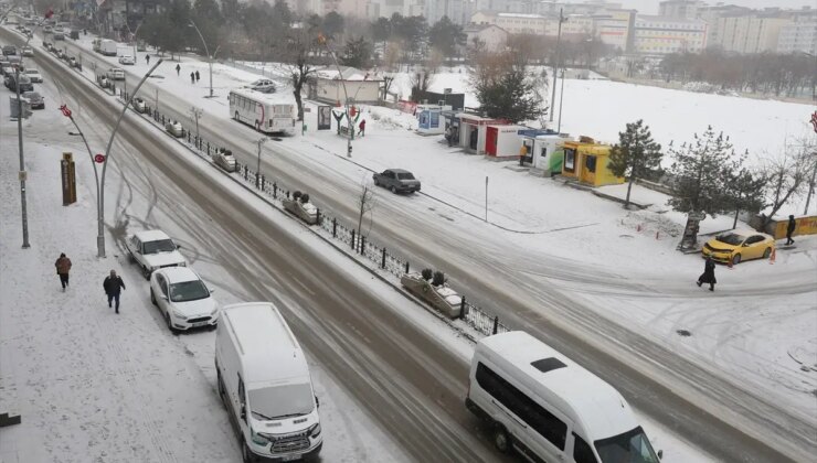 Muş’ta Kar Yağışı Hayatı Olumsuz Etkiledi